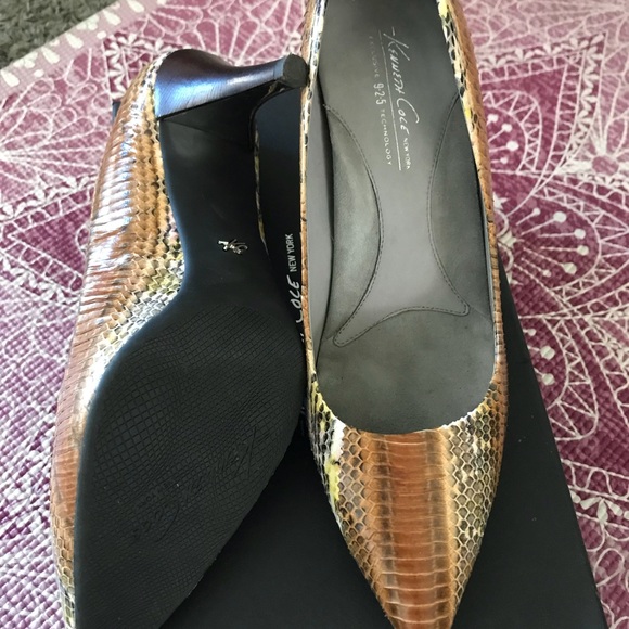 Kenneth Cole Leather and Wood Heels - “The Bliss” - Picture 3 of 8